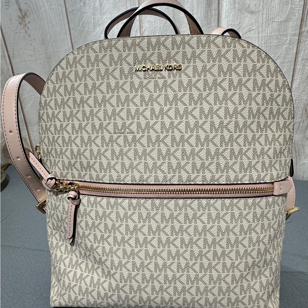 Michael Kors Medium Dallas Signature Logo Backpack - Picture 4 of 10